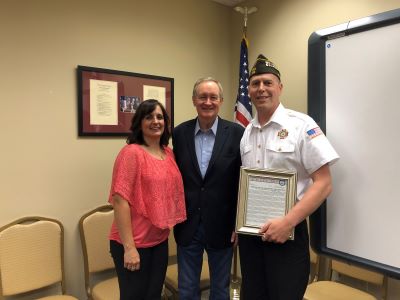 Senator Crapo meets with Mr. and Mrs. Kitzhaber